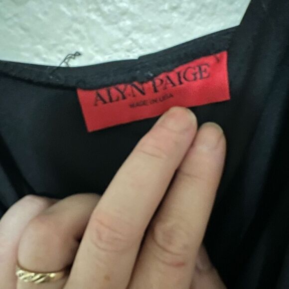 EUC ALYN PAIGE- BLACK MID LENGTH DRESS - Picture 4 of 4